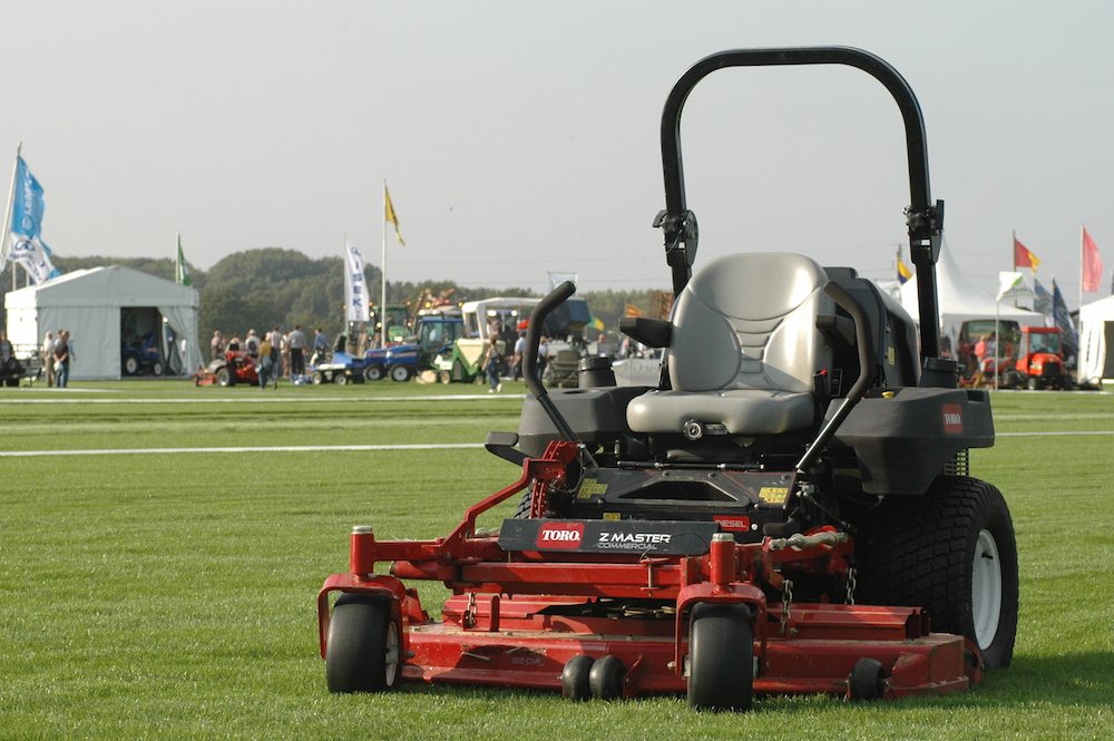 Who makes the Best Commercial Zero Turn Mower